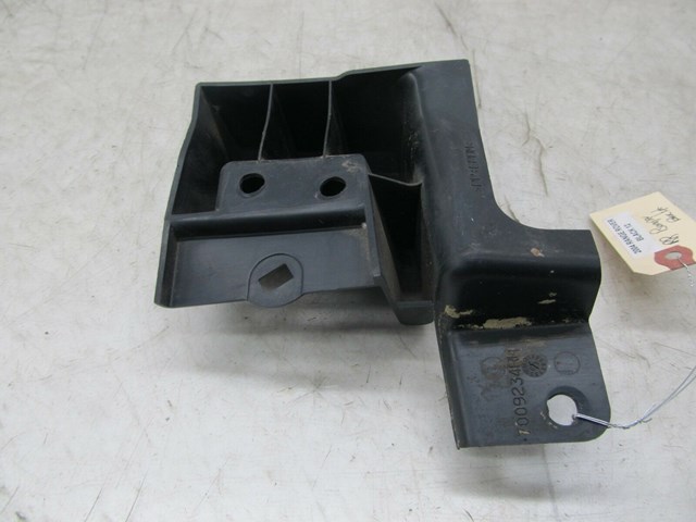  2003-2006 RANGE ROVER HSE OEM RIGHT REAR BUMPER BRACKET 