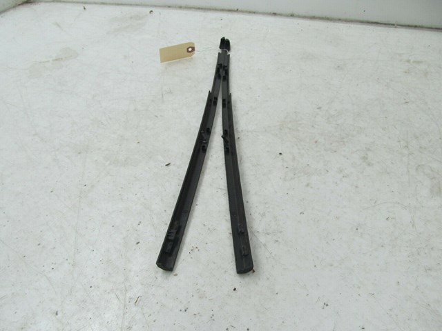 2009-2012 AUDI Q5 8R OEM FRONT SUNROOF GLASS SIDE SEAL TRIM 1K9 898 925