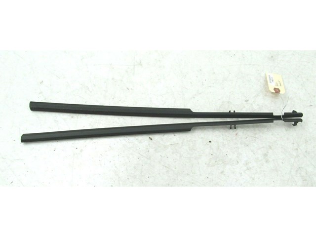 2009-2012 AUDI Q5 8R OEM FRONT SUNROOF GLASS SIDE SEAL TRIM 1K9 898 925