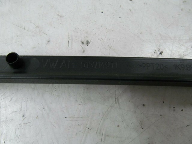 2009-2012 AUDI Q5 8R OEM FRONT SUNROOF GLASS SIDE SEAL TRIM 1K9 898 925