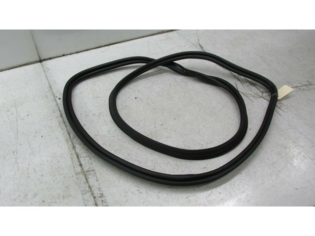2012-2015 MERCEDES C250 COUPE W204 OEM REAR TRUNK LID WEATHERSTRIP SEAL 