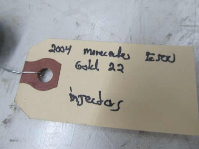  2003-2006 MERCEDES E500 W211 OEM FRONT ENGINE GAS FUEL INJECTORS 