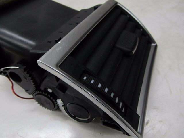 2004-2008 AUDI A8L W12 OEM RIGHT FRONT PASSENGER SIDE DASH AIR VENT 4E0 820 902