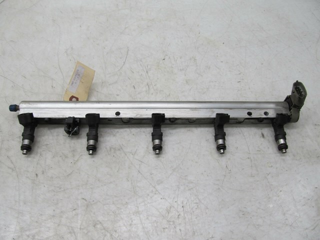 2006-2013 VOLVO C70 T5 OEM FRONT ENGINE FUEL INJECTOR RAIL ASSEMBLY 
