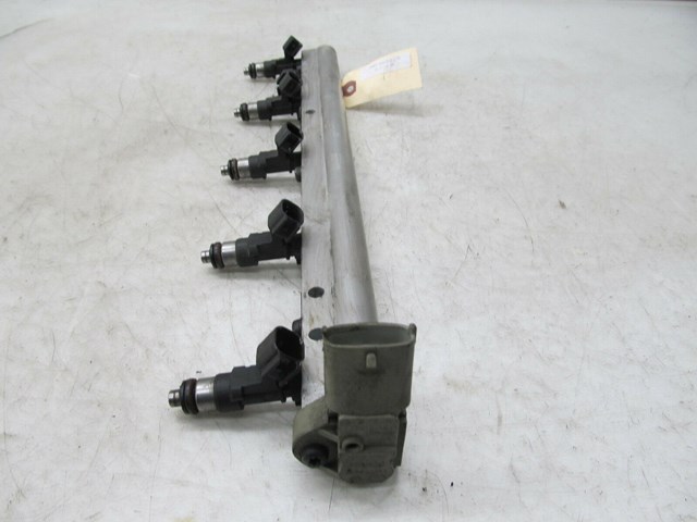 2006-2013 VOLVO C70 T5 OEM FRONT ENGINE FUEL INJECTOR RAIL ASSEMBLY 