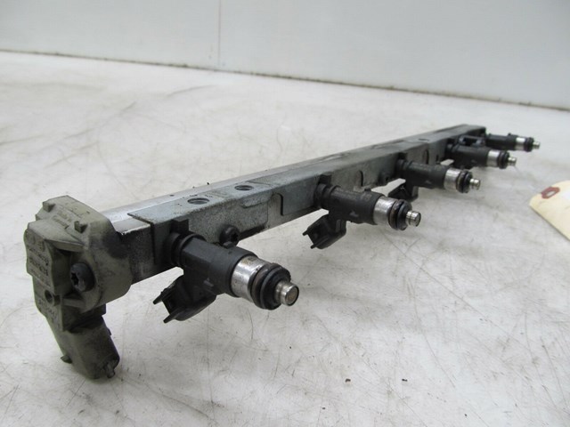 2006-2013 VOLVO C70 T5 OEM FRONT ENGINE FUEL INJECTOR RAIL ASSEMBLY 