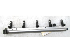 2006-2013 VOLVO C70 T5 OEM FRONT ENGINE FUEL INJECTOR RAIL ASSEMBLY 