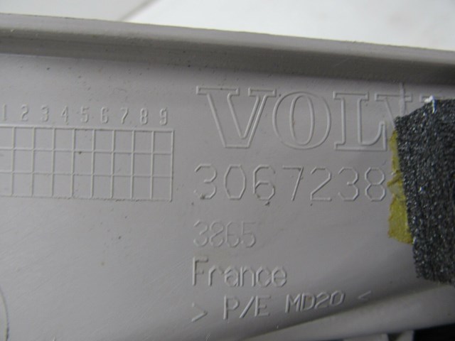 2006-2013 VOLVO C70 T5 OEM RIGHT FRONT PASSENGER DASH SIDE END COVER TRIM 