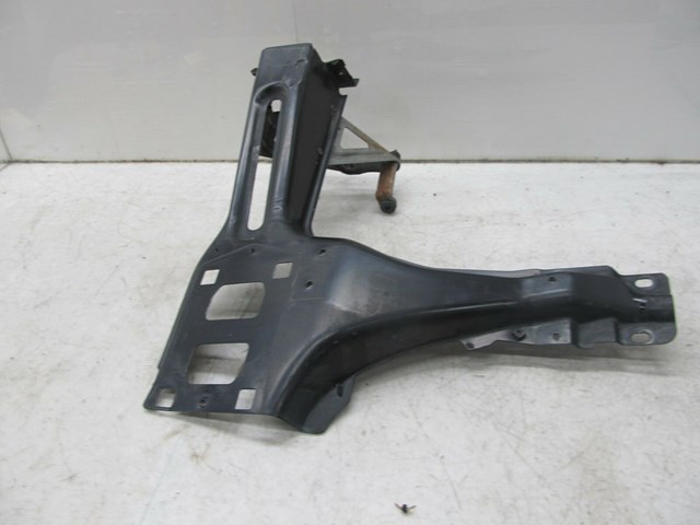  2003-2006 RANGE ROVER HSE OEM LEFT FRONT HEADLIGHT SUPPORT BRACKET 