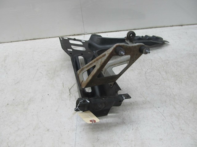  2003-2006 RANGE ROVER HSE OEM LEFT FRONT HEADLIGHT SUPPORT BRACKET 