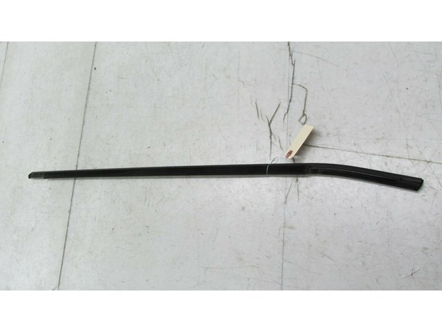  2007-2010 BMW X5 E70 OEM RIGHT FRONT DOOR WINDOW WEATHERSTRIP SEAL MOLDING TRIM
