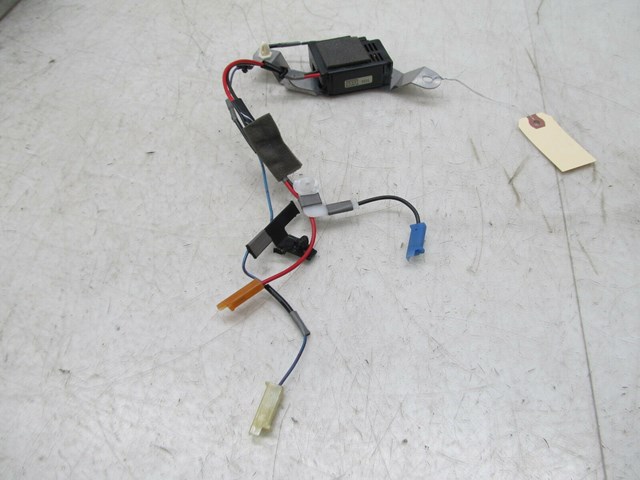   2001-2006 LEXUS LS430 OEM LEFT REAR C PILLAR BACK WINDOW HEATER ASSEMBLY 