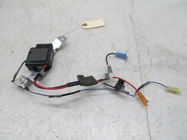   2001-2006 LEXUS LS430 OEM LEFT REAR C PILLAR BACK WINDOW HEATER ASSEMBLY 