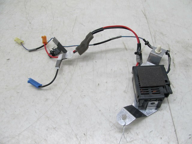   2001-2006 LEXUS LS430 OEM LEFT REAR C PILLAR BACK WINDOW HEATER ASSEMBLY 