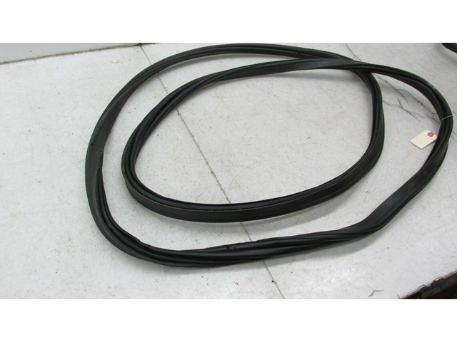  2007-2010 BMW X5 E70 OEM REAR TRUNK TAILGATE ON BODY WEATHERSTRIP SEAL