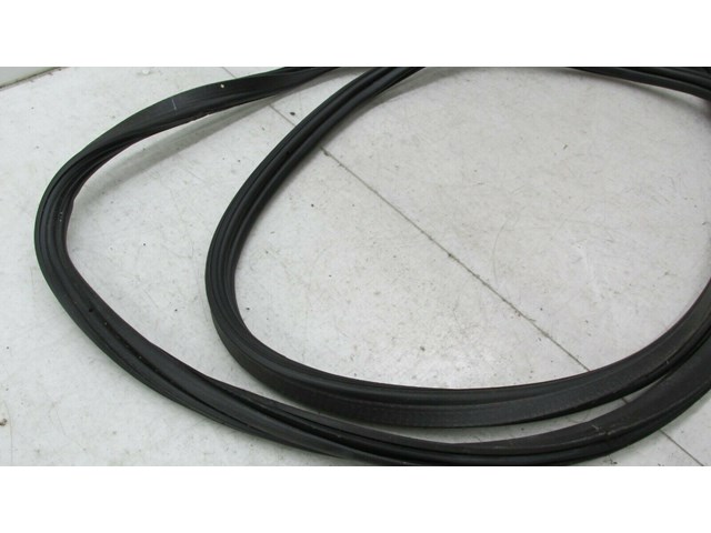  2007-2010 BMW X5 E70 OEM REAR TRUNK TAILGATE ON BODY WEATHERSTRIP SEAL
