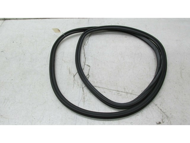 2009-2012 AUDI Q5 8R OEM LEFT REAR DRIVER SIDE DOOR ON BODY WEATHERSTRIP 