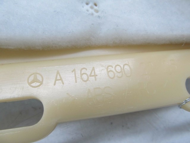 2007-2012 MERCEDES GL450 X164 OEM RIGHT REAR PASSENGER SIDE C PILLAR 1646902225 