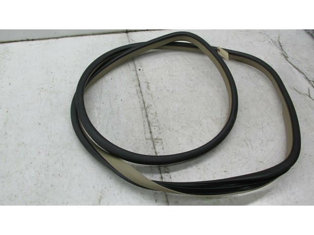 2012-2015 MERCEDES C250 COUPE W204 OEM LEFT SIDE DOOR ON BODY WEATHERSTRIP SEAL