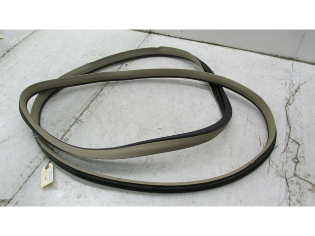 2012-2015 MERCEDES C250 COUPE W204 OEM RIGHT SIDE DOOR ON BODY WEATHERSTRIP SEAL