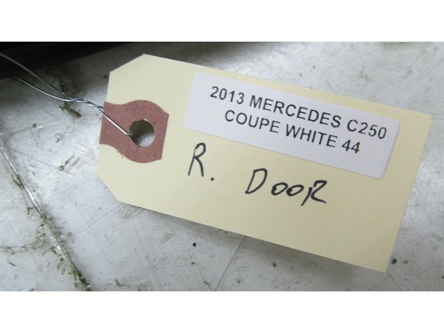 2012-2015 MERCEDES C250 COUPE W204 OEM RIGHT SIDE DOOR ON BODY WEATHERSTRIP SEAL