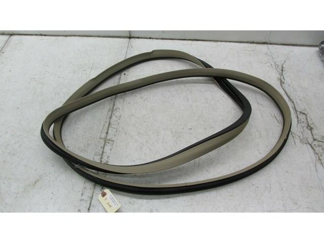 2012-2015 MERCEDES C250 COUPE W204 OEM RIGHT SIDE DOOR ON BODY WEATHERSTRIP SEAL