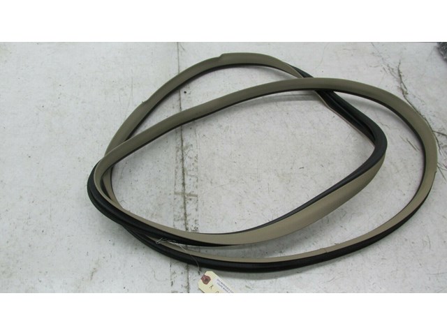 2012-2015 MERCEDES C250 COUPE W204 OEM RIGHT SIDE DOOR ON BODY WEATHERSTRIP SEAL
