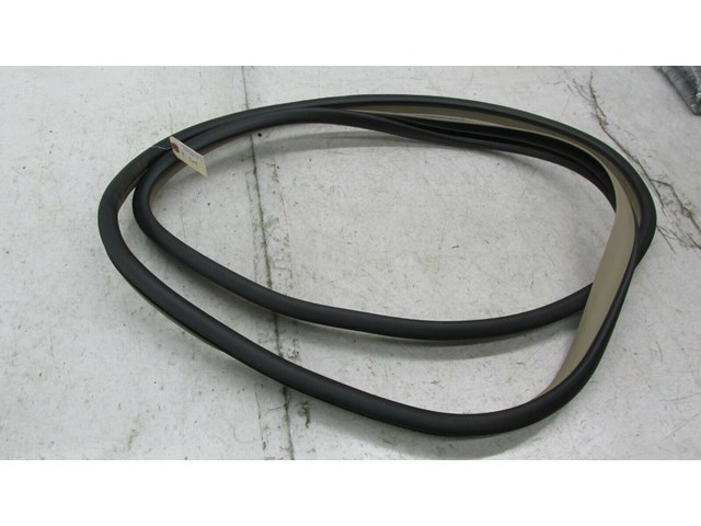 2012-2015 MERCEDES C250 COUPE W204 OEM RIGHT SIDE DOOR ON BODY WEATHERSTRIP SEAL