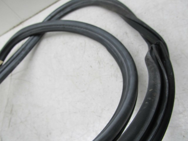 2004-2011 SAAB 9-3 OEM RIGHT FRONT PASSENGER DOOR WEATHERSTRIP SEAL TRIM 