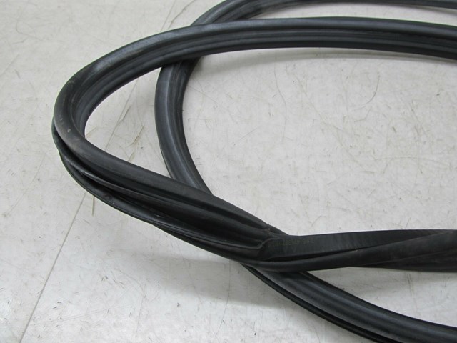 2004-2011 SAAB 9-3 OEM RIGHT FRONT PASSENGER DOOR WEATHERSTRIP SEAL TRIM 