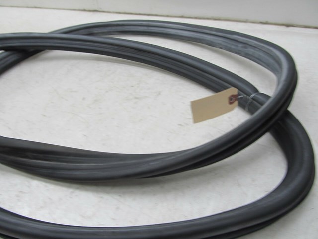 2004-2011 SAAB 9-3 OEM RIGHT FRONT PASSENGER DOOR WEATHERSTRIP SEAL TRIM 