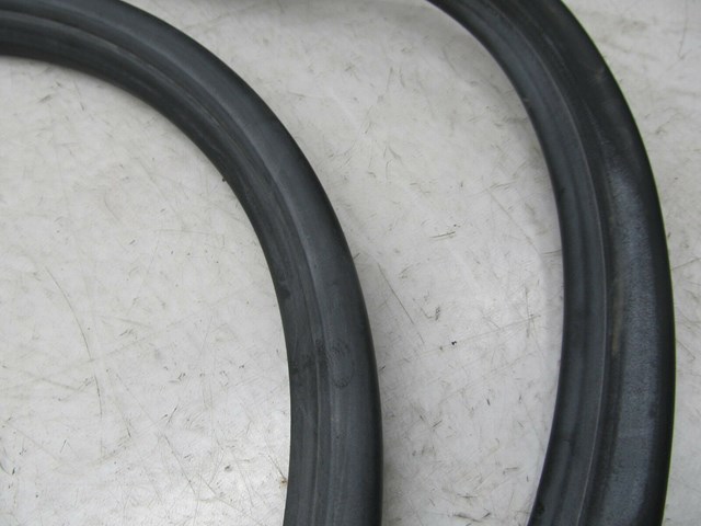 2004-2011 SAAB 9-3 OEM RIGHT FRONT PASSENGER DOOR WEATHERSTRIP SEAL TRIM 