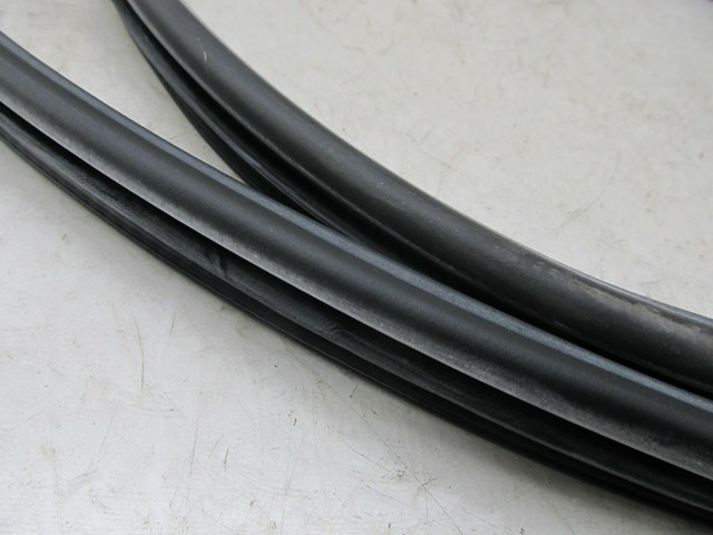 2004-2011 SAAB 9-3 OEM RIGHT FRONT PASSENGER DOOR WEATHERSTRIP SEAL TRIM 