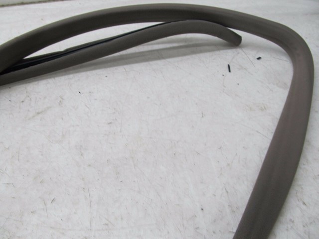 2001-2006 LEXUS LS430 OEM RIGHT FRONT DOOR INNER WEATHERSTRIP SEAL TRIM