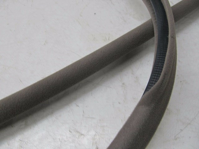 2001-2006 LEXUS LS430 OEM RIGHT FRONT DOOR INNER WEATHERSTRIP SEAL TRIM