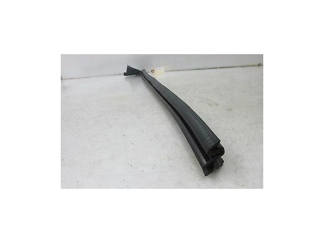 2009-2016 VOLKSWAGEN CC OEM LEFT FRONT DRIVER SIDE MOLDING INNER  WEATHERSTRIP