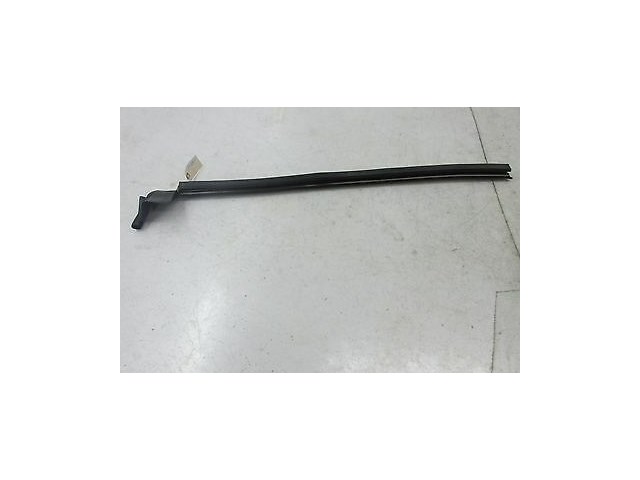 2009-2016 VOLKSWAGEN CC OEM LEFT FRONT DRIVER SIDE MOLDING INNER  WEATHERSTRIP