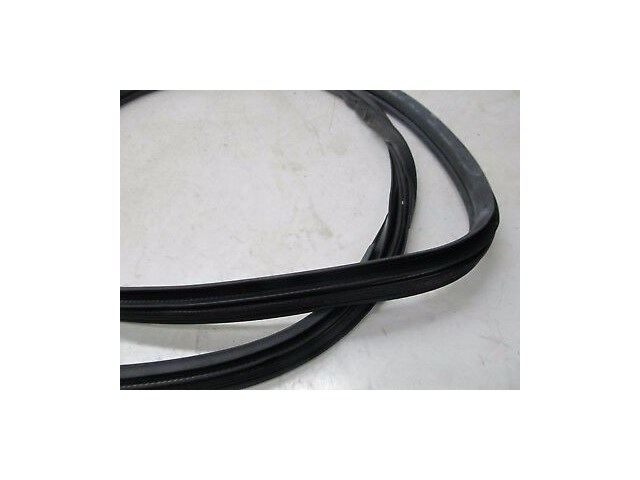 2004-2007 INFINITI QX56 OEM RIGHT REAR PASSENGER DOOR WEATHERSTRIP SEAL TRIM