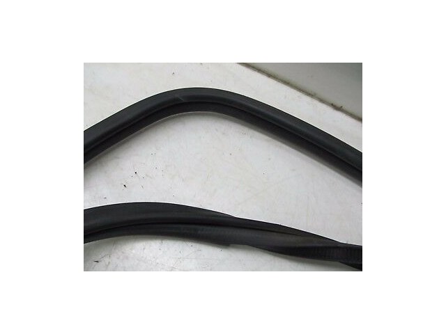 2004-2007 INFINITI QX56 OEM RIGHT REAR PASSENGER DOOR WEATHERSTRIP SEAL TRIM