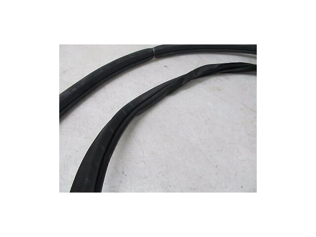 2004-2007 INFINITI QX56 OEM RIGHT REAR PASSENGER DOOR WEATHERSTRIP SEAL TRIM