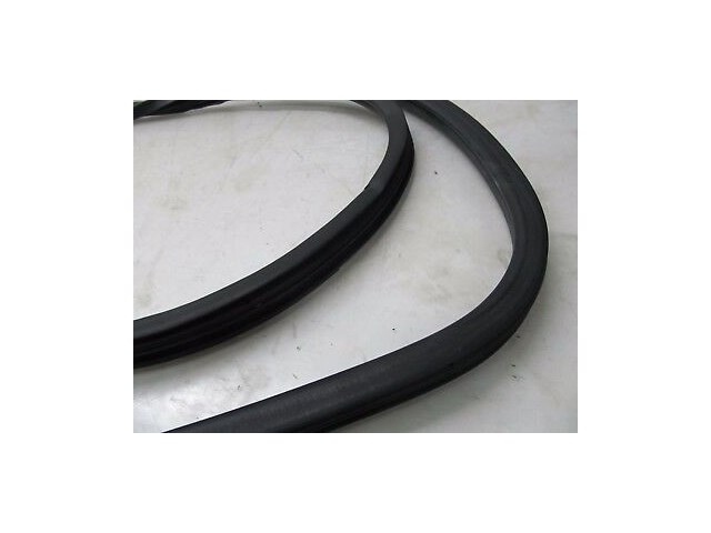 2004-2007 INFINITI QX56 OEM RIGHT REAR PASSENGER DOOR WEATHERSTRIP SEAL TRIM