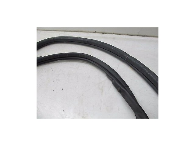 2004-2007 INFINITI QX56 OEM RIGHT REAR PASSENGER DOOR WEATHERSTRIP SEAL TRIM