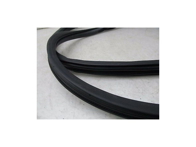 2004-2007 INFINITI QX56 OEM RIGHT REAR PASSENGER DOOR WEATHERSTRIP SEAL TRIM