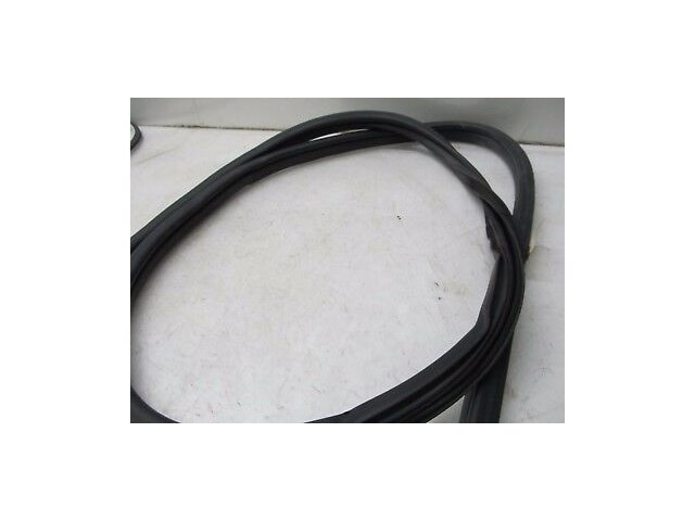 2004-2007 INFINITI QX56 OEM RIGHT REAR PASSENGER DOOR WEATHERSTRIP SEAL TRIM