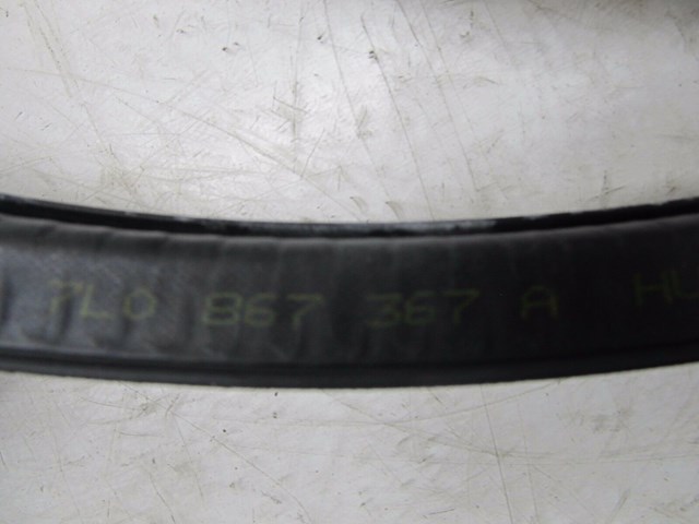 2004-2007 VOLKSWAGEN TOUAREG OEM RIGHT REAR PASSENGER DOOR WEATHERSTRIP TRIM