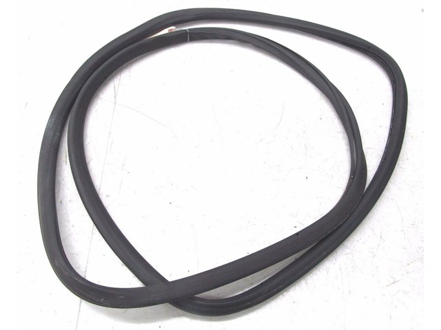 2004-2007 VOLKSWAGEN TOUAREG OEM RIGHT REAR PASSENGER DOOR WEATHERSTRIP SEAL