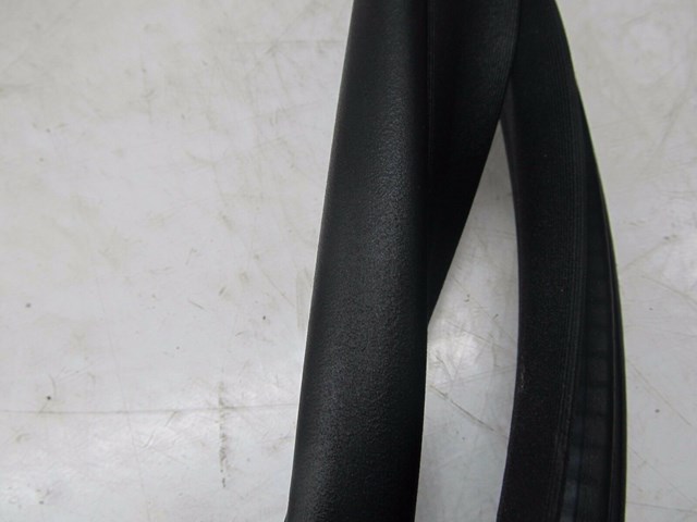 2012-2014 MERCEDES C250 W204 COUPE OEM RIGHT PASSENGER DOOR WEATHERSTRIP SEAL