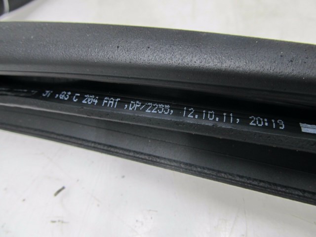 2012-2014 MERCEDES C250 W204 COUPE OEM RIGHT PASSENGER DOOR WEATHERSTRIP SEAL