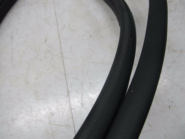2012-2014 MERCEDES C250 W204 COUPE OEM RIGHT PASSENGER DOOR WEATHERSTRIP SEAL