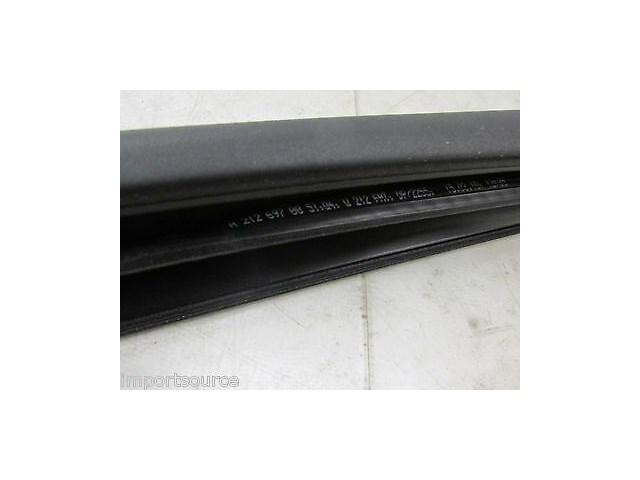 2010-2013 MERCEDES E350 W212 OEM LEFT FRONT DRIVER DOOR EDGE GUARD WEATHERSTRIP 